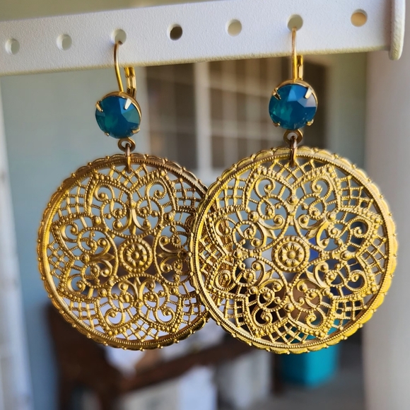Liz Palacios 14k Gold Plated Hoop Filigree Floral Swarovski Earrings - Picture 1 of 6